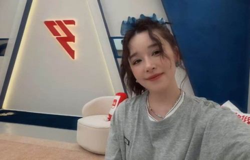 阚清子调侃上歌手踢馆引热议