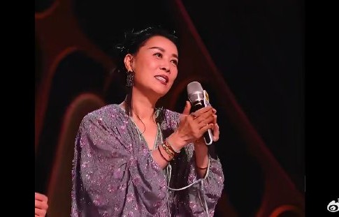 李小冉在《歌手2026》直播中清唱《征服》的具体过程是怎样的？|那英|歌手直播|舞台|合唱|圈层