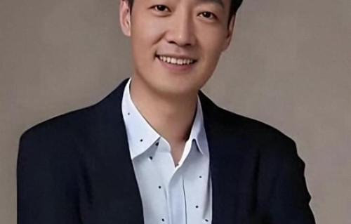 朱媛媛去世11个月后，辛柏青被逼再婚，他的回答让全网破防