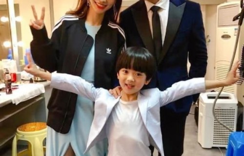杨颖和黄晓明离婚后，双方是如何协调照顾儿子小海绵的？