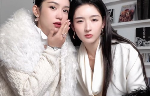 周也和王玉雯是怎么认识的，她们的友谊有多久了？|W中文版|迪奥（Dior）|闺蜜|秀场|娱乐圈