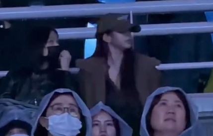 张元英带亲妈看绯闻男友演唱会，真的不是恋情官宣预告嘛？|巴黎时装周|金泰亨|吸脂|下颌|面部吸脂