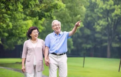 两性关系：晚年夫妻相处真谛，一生懂彼此，凡事多包容