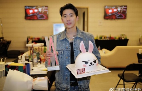 WIEAAby为朴宰范定制专属蛋糕，这在圈内是常规操作吗？