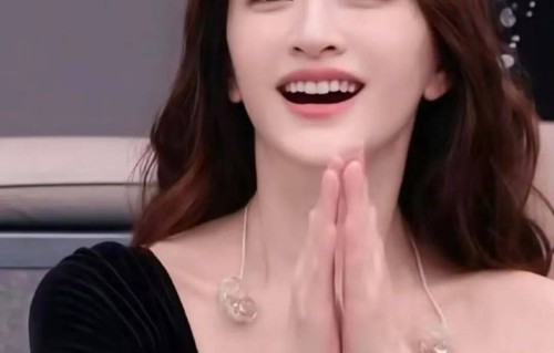 李小冉录制《浪姐》翻红，业务能力遭到吐槽，过往感情瓜又被挖出