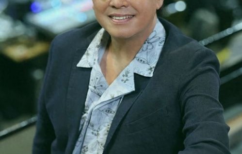 76岁谭咏麟含泪宣布退休：3年巡演谢幕，余生只做普通人