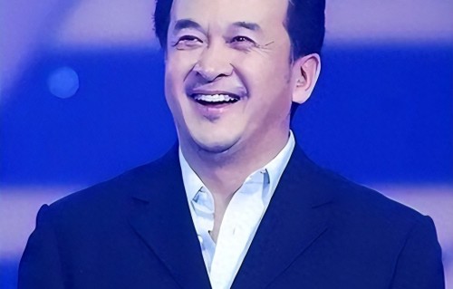 65岁黄宏现状曝光,住北京普通小区,由外孙女照顾，走路需要人搀扶 