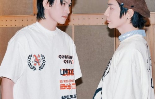 云旗和郝熠然最新的双人折扇舞练习照是在哪里发布的？|云熠星河|粉丝|舞台|物料|合作