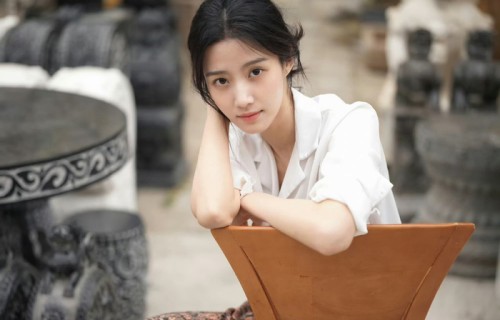 卢昱晓确认主演新剧恰逢雨连天