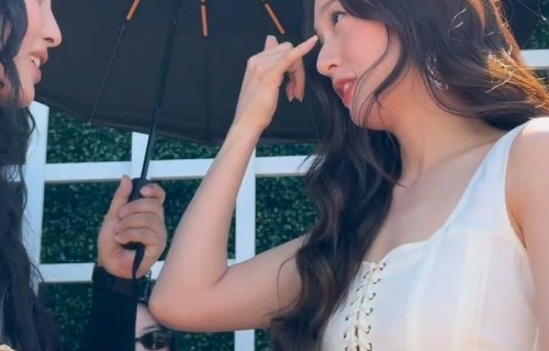 郑秀晶王紫璇久别重逢热情相拥|好久不见