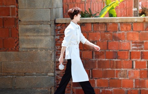 李昀锐生图曝光，颜值优越引关注