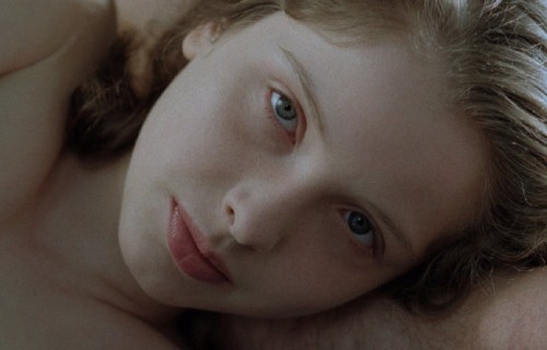 北影节为何选择《新桥恋人》等四部作品作为比诺什回顾单元影片？