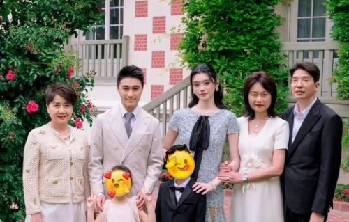 奚梦瑶何猷君儿女在父母婚礼上的表现如何？
