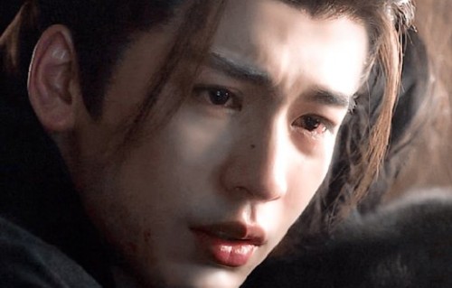 张凌赫对演员与粉丝之间的关系有何看法和建议？