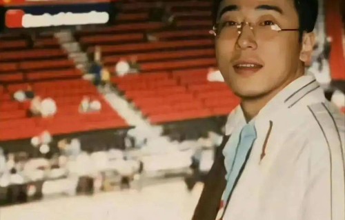 57岁宁理近况曝光！娶洋媳妇生下两个女儿，如今结婚多年宠妻如宝