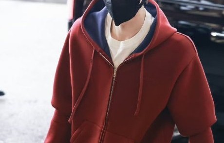 张凌赫素颜造型和现场手写祝福卡片等互动，为何被赞真诚宠粉？