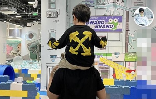 黄晓明扛5岁儿子现身游乐园！小海绵一身名牌，皮肤白身材肉嘟嘟