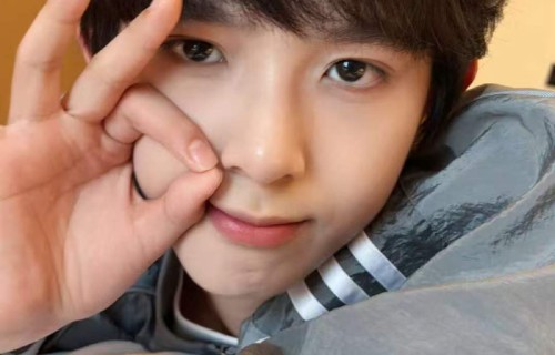 陈浚铭晒脸颊肉自拍被赞可爱