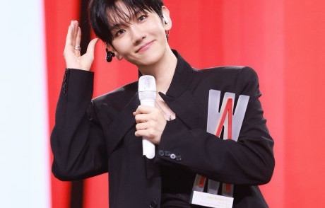 边伯贤宠粉无上限！WIEA获奖压轴献唱周杰伦中文歌，致谢粉丝双向奔赴