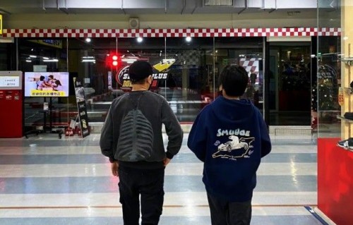 林志颖晒kimi背影照，kimi身高和爸爸一样，正脸照曝光