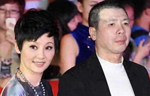 徐帆刚辟谣，冯小刚携女高调现身，小心思藏不住了！