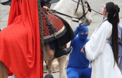 《归鸾》路透中张凌赫和林允的互动展现了怎样的角色关系？