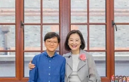 林青霞日常穿搭也超有品味！简约大气，优雅气质尽显～ ​​​