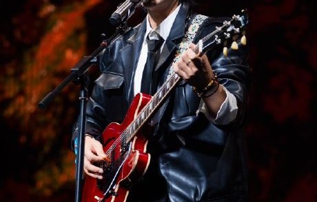 网友如何评价于适从演员到摇滚音乐人的跨界表现？|舞台|演唱会|票房|娱乐圈|穿越