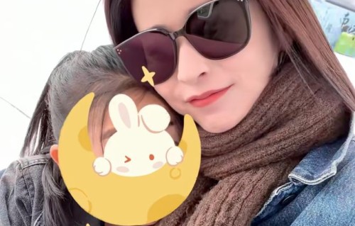 7岁小月亮近照曝光!继承父母长腿+冒险基因,颖儿:她胆子比我大多了