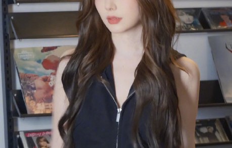 为什么网友会觉得陈卓璇在这次表演中的“笨拙感”特别可爱？