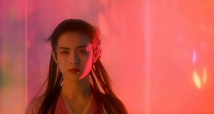  那么，今天你更倾向于赵雅芝版温润如仙的传统白娘子，还是更钟情王祖贤版妖冶入骨的颠覆性演绎？你最深刻的印象是哪一场经典场面？欢迎在评论区与我们分享你的答案，一起重温这两段跨越时光的经典。