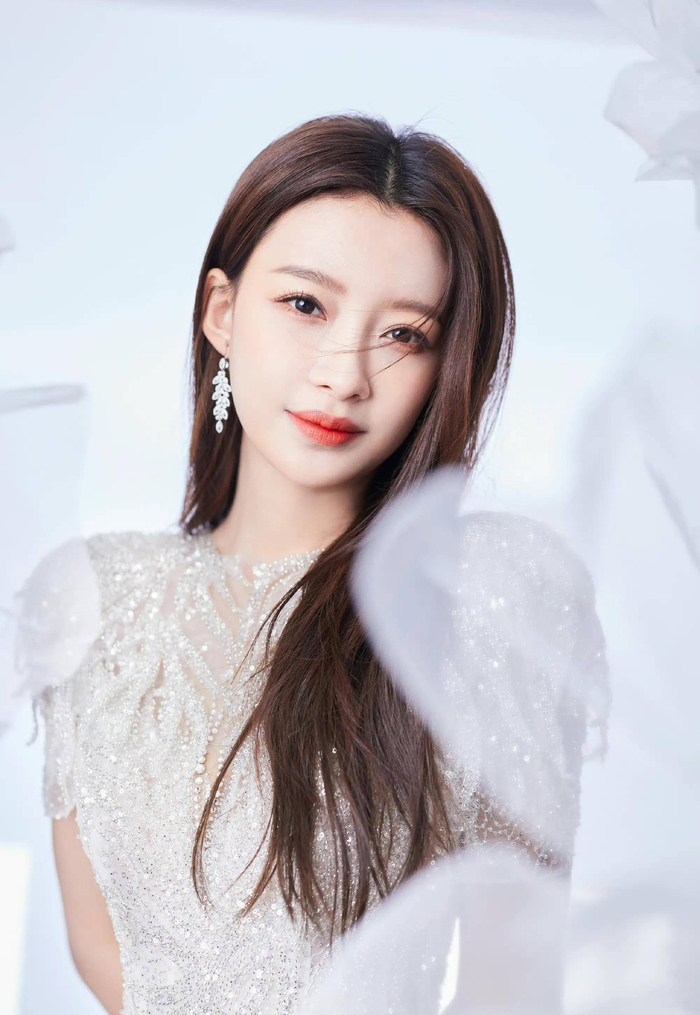 感谢收看，我是【古今美女帅哥集】，如果您喜欢我的文章，就请点赞、评论、转发、收藏，一路有您，携伴而行！span class=