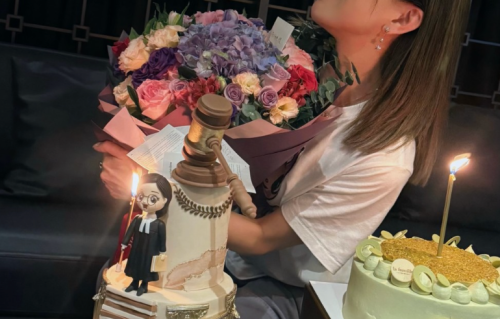 佘诗曼51岁生日聚会照曝光，唐鹤德惊喜现身，一众好友庆生
