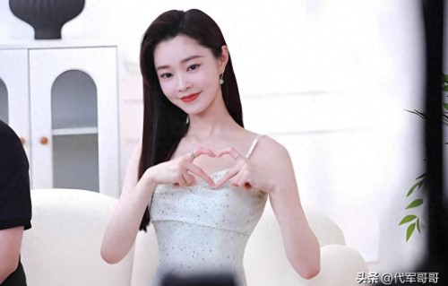36岁宋轶近况曝光！曾与白敬亭传恋情，如今感情成谜让人唏嘘 