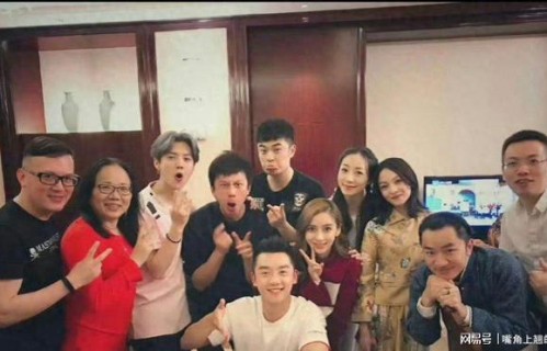 王祖蓝郑恺同唱跑男主题曲，青春记忆涌上心头|节目|综艺|舞台|经典|奔跑