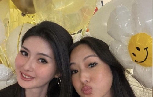 孙芸芸48岁生日同框26岁女儿，母女一个样像姐妹，一家冻龄高颜值