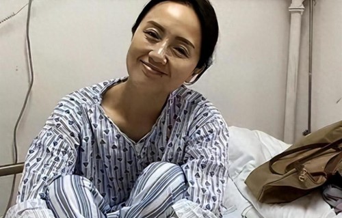 不再隐瞒 朱媛媛忌日还不到半月 辛柏青袁泉相拥照曝光 终于走出伤痛