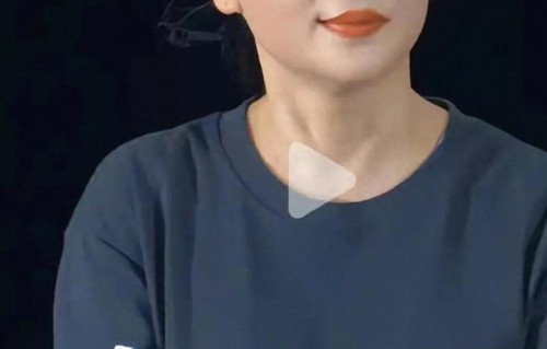 55岁陈红还是那么美！头发凌乱白发稍显，自然老去越看越有韵味