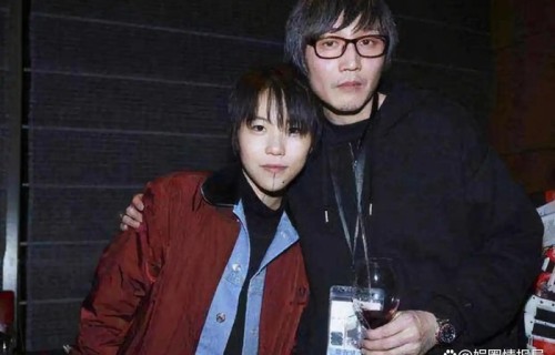 姑姑窦颖给窦靖童和声！《歌手2026》再现27年家族音乐传承杀