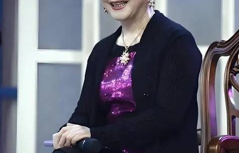 81岁李谷一近况曝光！春晚压轴四十余年，如今与女儿相依为命