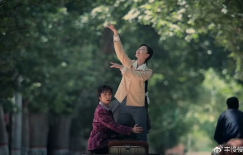 《主角》、《芳华》和《太阳照常升起》：那3个疯女人隐喻什么？|危险|小白鞋|白鞋|儿子|革命